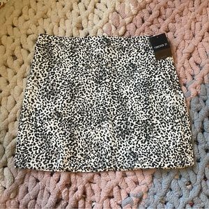 NWT Leopard Cheetah Mini Micro Animal Print Skirt Black and White Size Large